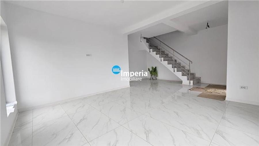 Duplex cu 4 camere cu Canalizare în Bucium