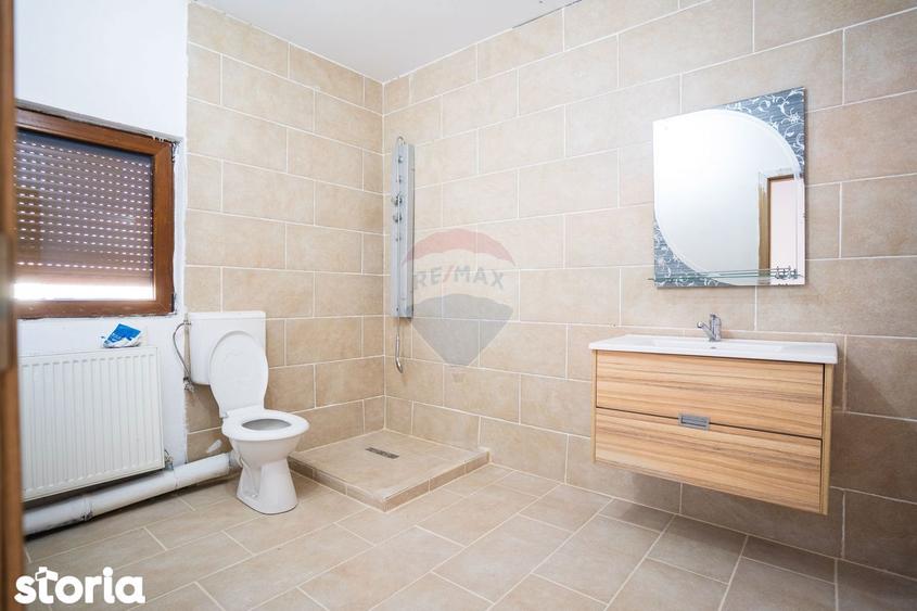 Casă cu 6 camere cu Teren 380 Mp în Găvana