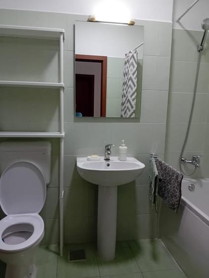 Garsonieră decomandată în Titan