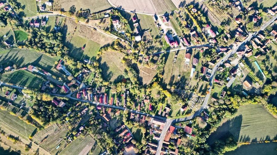 Teren Construcții intravilan de 2825 mp, în Vâlcele