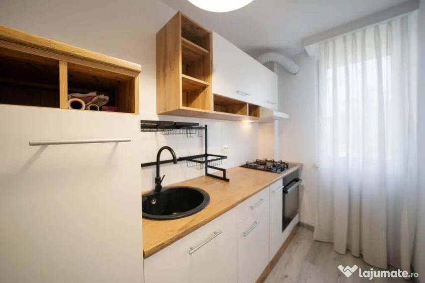 Apartament cu 3 camere decomandat în Ștefan cel Mare