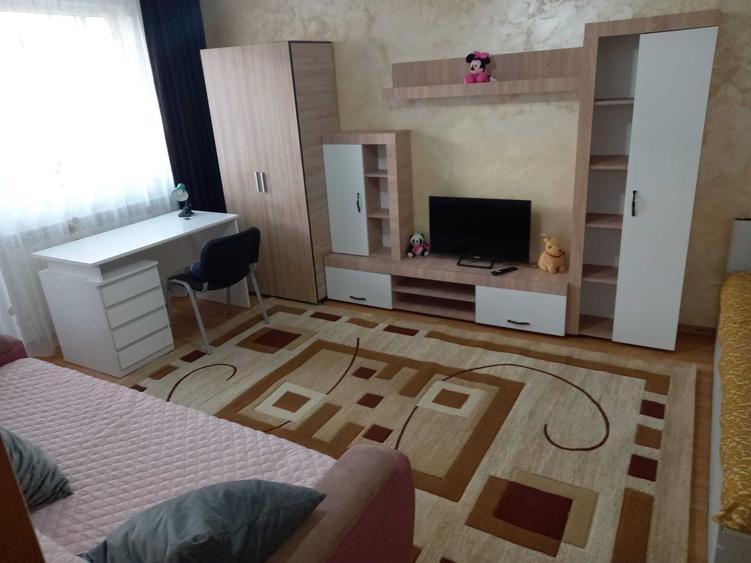 Apartament cu 2 camere decomandat în Casa de Cultură
