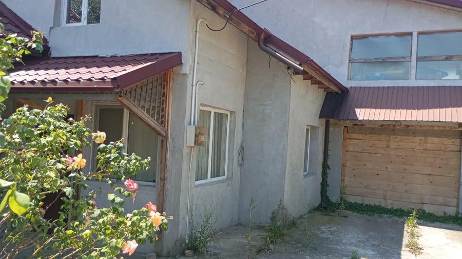 Casă individuală cu 5 camere cu Teren 10000 Mp în Văleni-Dâmbovița
