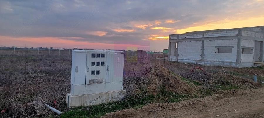 Casă cu Teren 607 Mp în Săbăreni