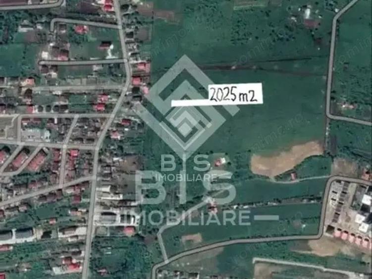 Teren de 2025 mp, în Centura