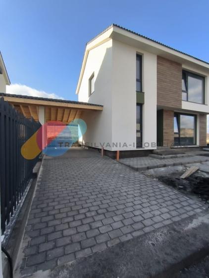Duplex cu 4 camere cu Canalizare în Chinteni