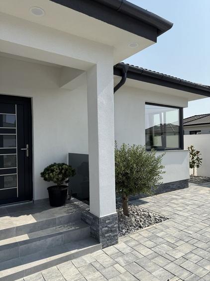 Casă cu 3 camere cu Teren 670 Mp în Exterior Vest