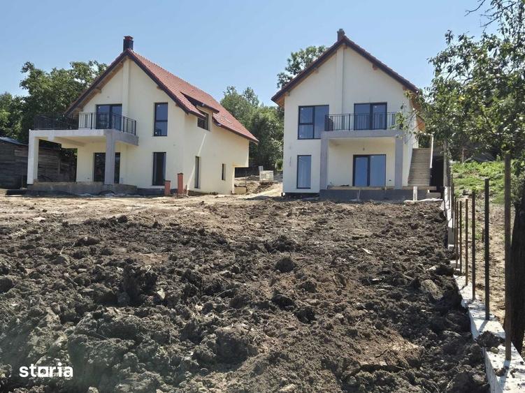 Casă cu 5 camere cu Teren 700 Mp în Mărăști