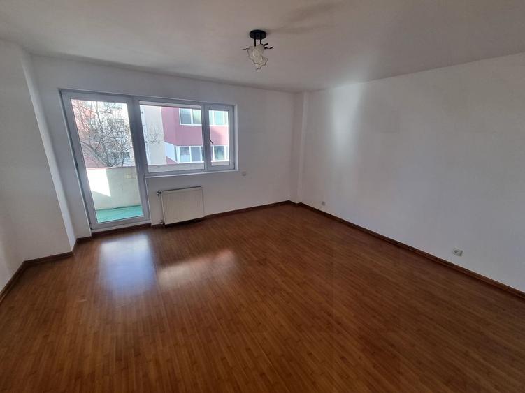 Apartament cu 2 camere semidecomandat în Kamsas