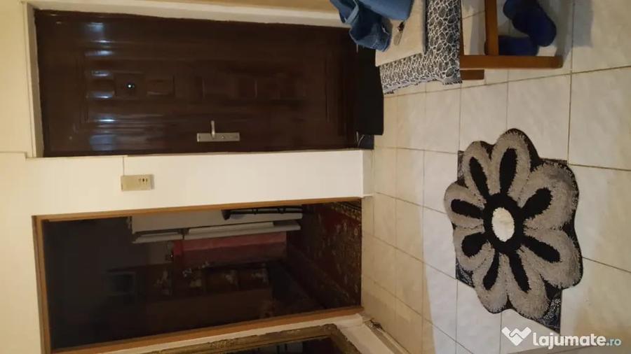 Apartament cu 3 camere decomandat în Rahova