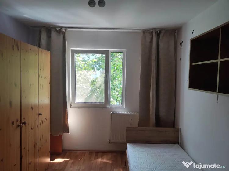 Apartament cu 3 camere semidecomandat, mobilat în Militari