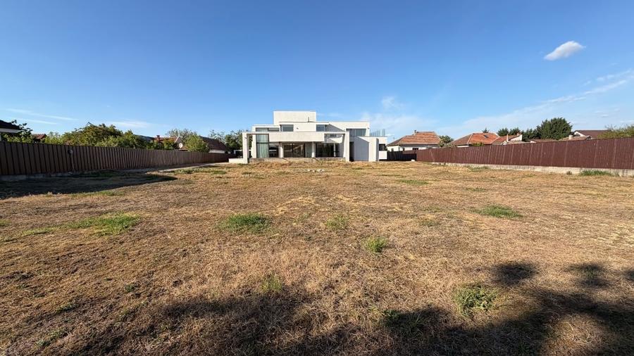 Spațiu comercial, de 650 mp, în Micălaca