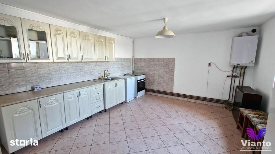 Casă cu 5 camere cu Teren 483 Mp în Trei Stejari