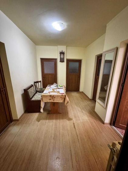 Casă cu 3 camere în Central