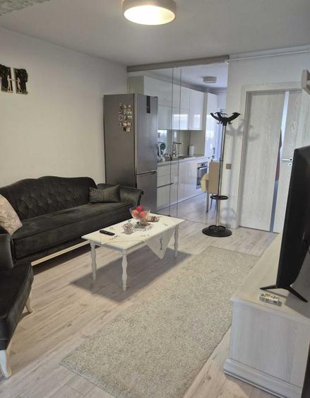 Apartament cu 3 camere decomandat în Lotrioara