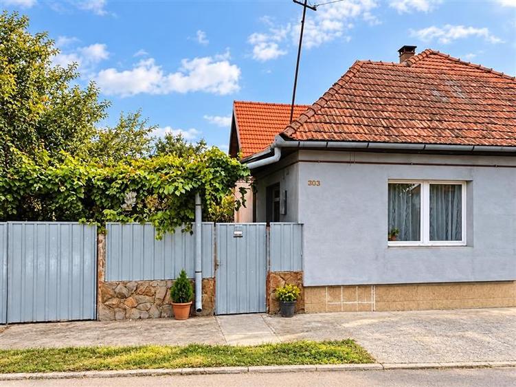 Casă individuală cu 4 camere cu Canalizare în Sântana de Mureș