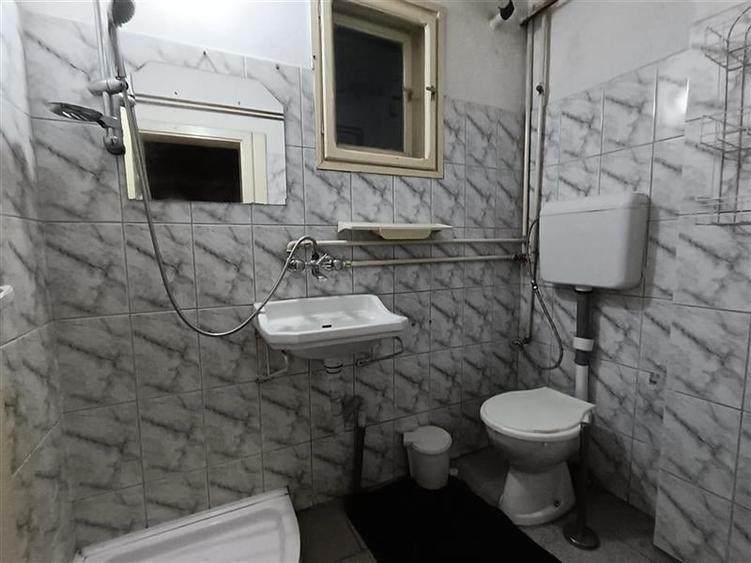 Casă individuală cu 9 camere cu Canalizare în Praid