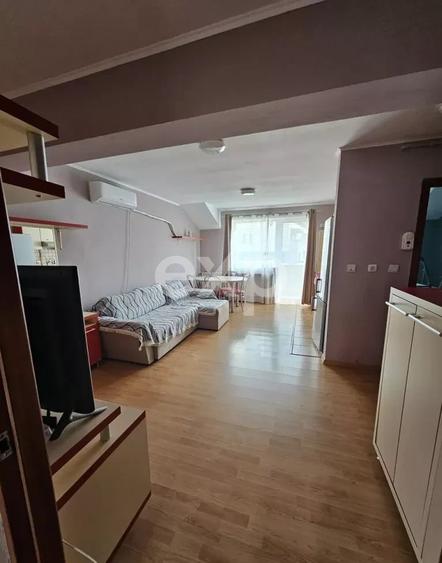 Apartament cu 3 camere semidecomandat, mobilat în Florești