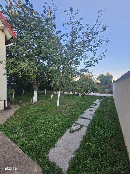 Casă cu 4 camere în Domnești
