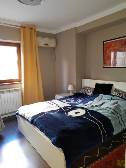Apartament cu 3 camere semidecomandat, mobilat în Central