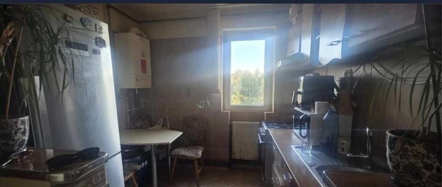 Apartament cu 3 camere semidecomandat în Aleea Trandafirilor