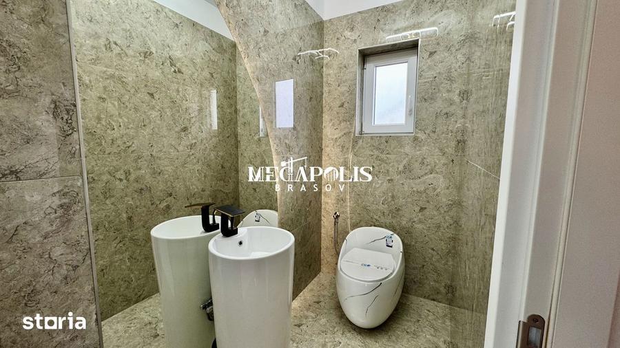 Casă cu 4 camere cu Teren 300 Mp în Central