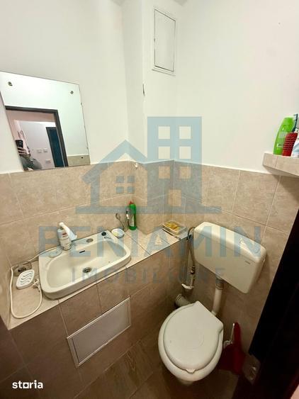 Apartament cu 3 camere decomandat în Craiovița Nouă