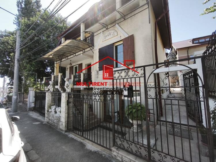 Casă individuală cu 8 camere cu Canalizare în Ultracentral