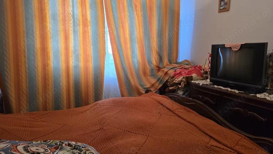 Apartament cu 4 camere semidecomandat în Gojdu