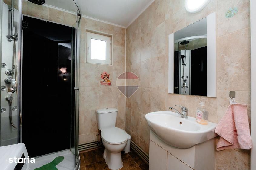 Casă cu 5 camere cu Teren 1800 Mp în Călinești