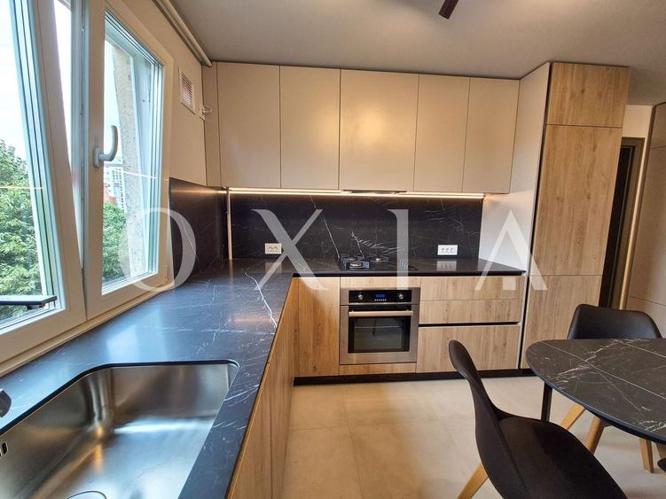 Apartament cu 3 camere semidecomandat, mobilat în Complex Studențesc