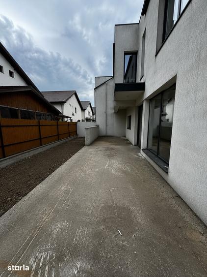 Casă cu 4 camere cu Teren 225 Mp în Berceni