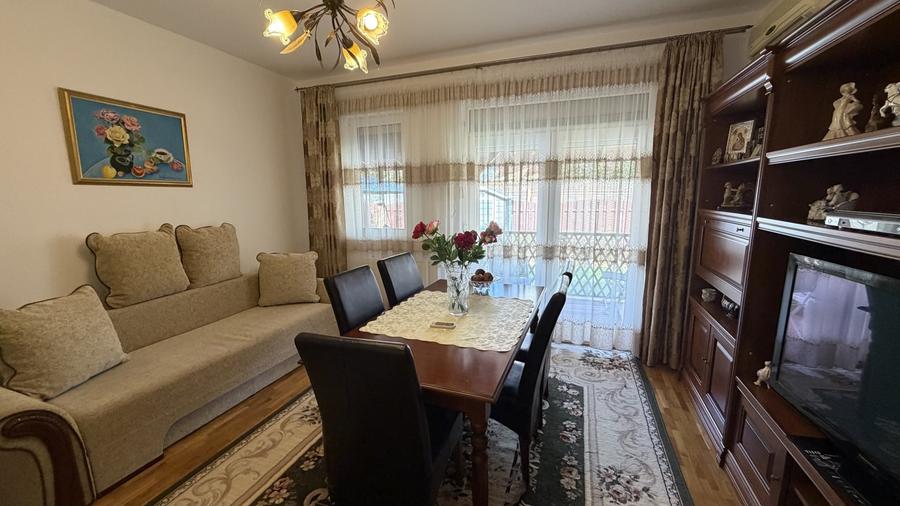 Duplex cu 4 camere cu Canalizare în Roșu