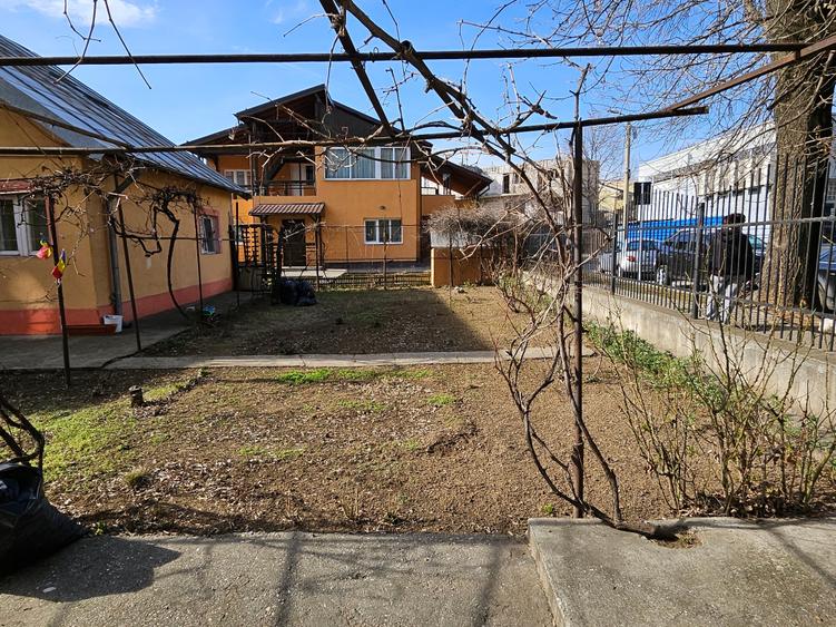 Casă individuală cu 6 camere cu Canalizare în Brâncoveanu