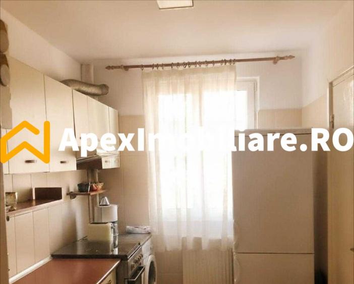 Apartament cu 3 camere decomandat în Drumul Taberei