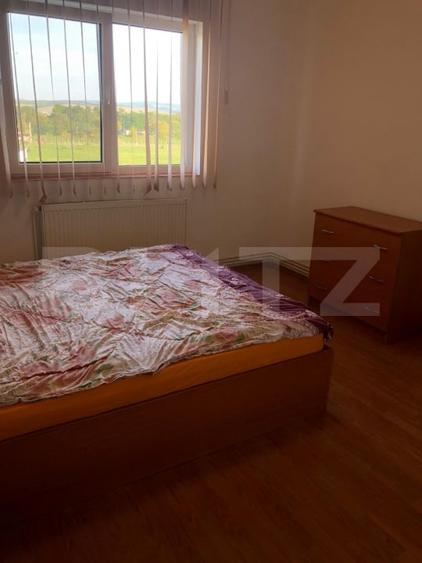 Apartament cu 3 camere decomandat, mobilat în Est