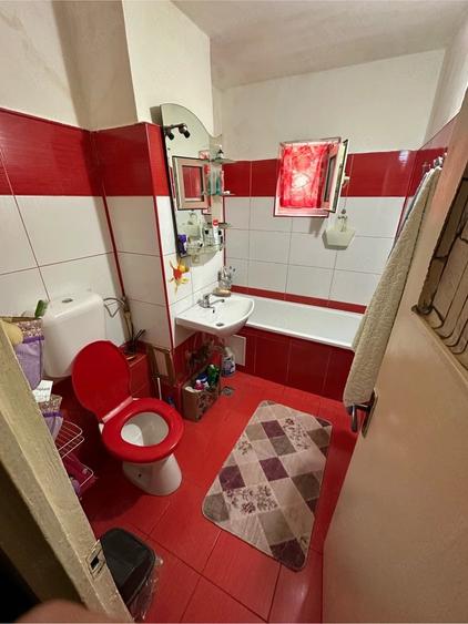 Apartament cu 3 camere decomandat în 5 Călărasi