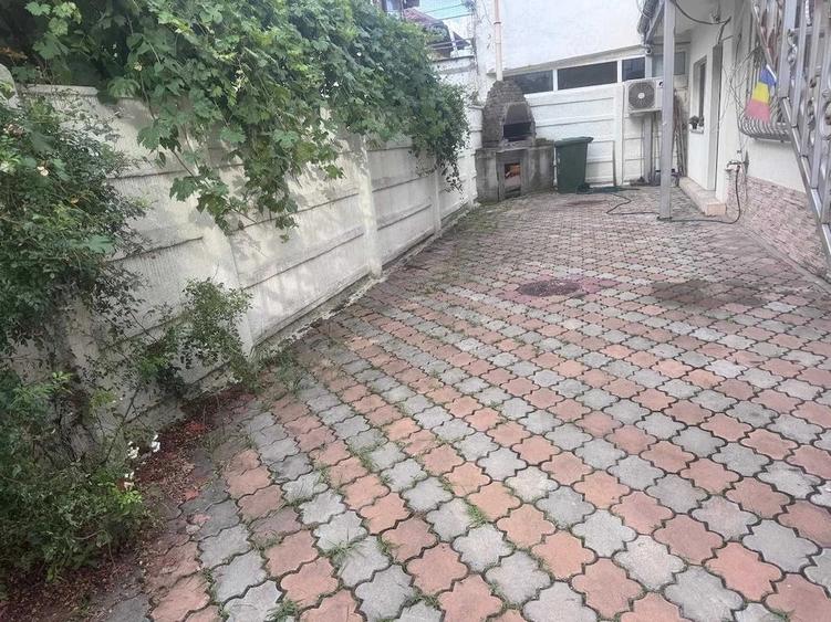 Casă cu 6 camere în Cotroceni