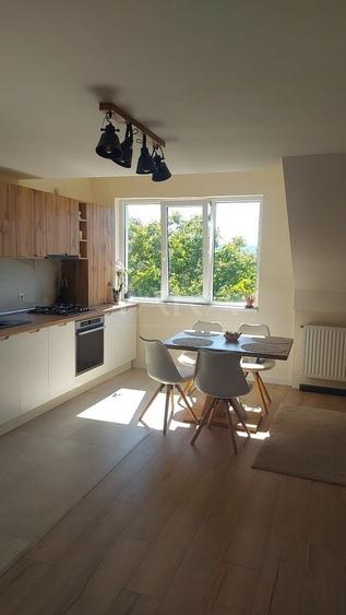 Apartament cu 4 camere semidecomandat, mobilat în Florești