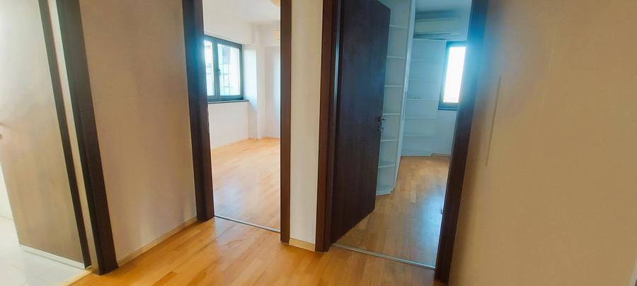 Apartament cu 4 camere nedecomandat în Pipera