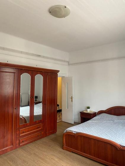 Apartament cu 5 camere circular în Universitate