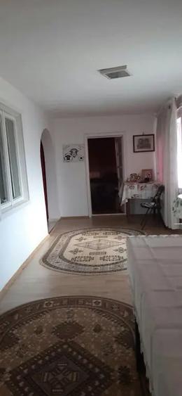 Casă cu 5 camere în Bordeasca Veche
