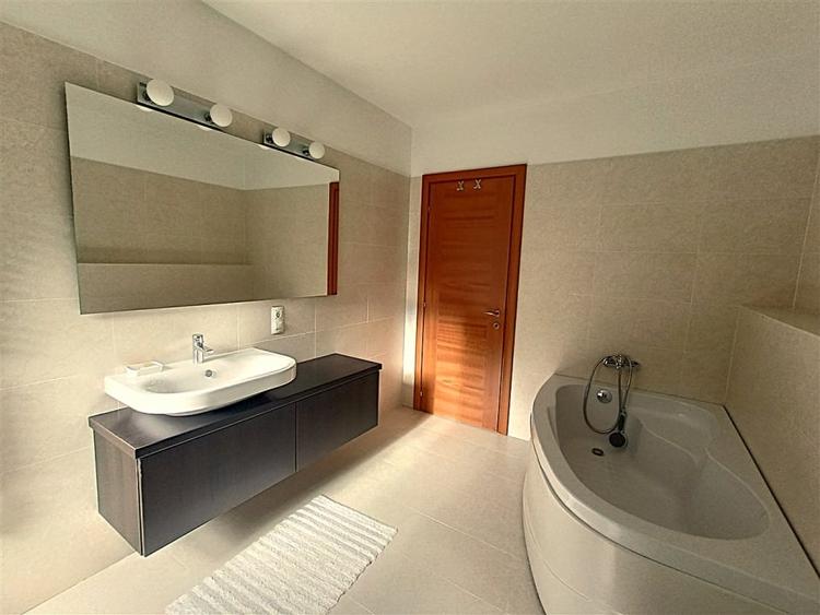 Apartament cu 5 camere decomandat, mobilat în Zorilor