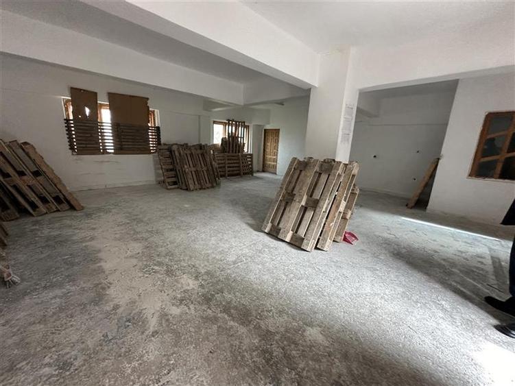 Spațiu comercial, de 350 mp, în Exterior Nord