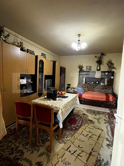 Apartament cu 5 camere semidecomandat, mobilat în Independenței