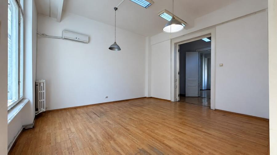 Apartament cu 6 camere decomandat în Cișmigiu