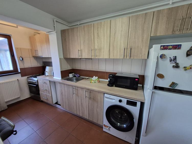 Apartament cu 2 camere semidecomandat, mobilat în Titan