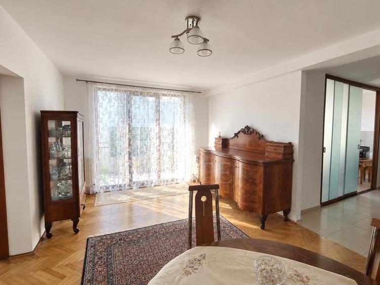 Apartament cu 3 camere semidecomandat în Andrei Mureșanu