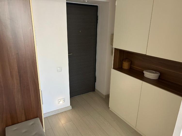Apartament cu 3 camere semidecomandat în Tineretului