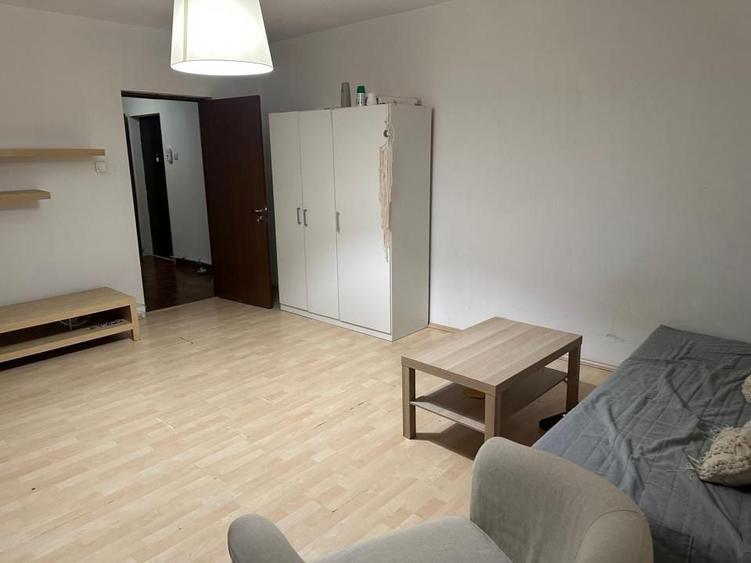Apartament cu 2 camere decomandat, mobilat în Vitan